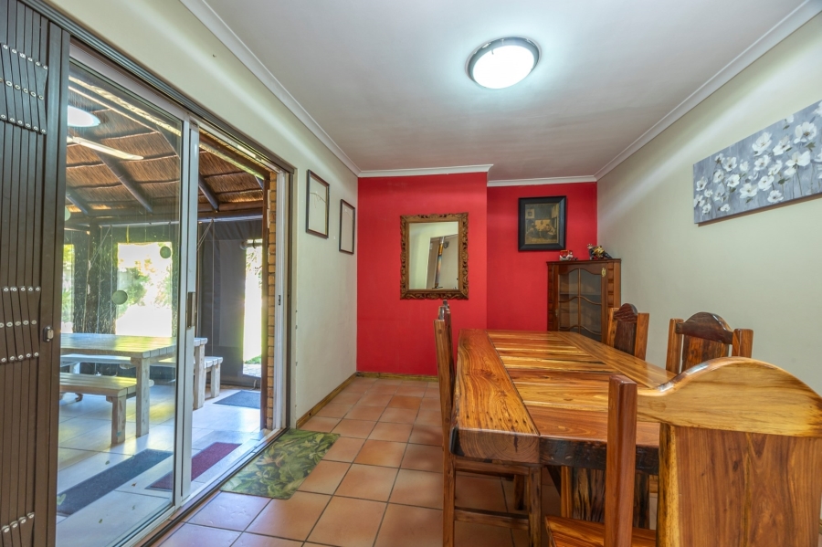 To Let 3 Bedroom Property for Rent in Uitzicht Western Cape